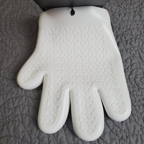 Mickey Mouse Silicone Oven Mitt - Picture 3 of 6